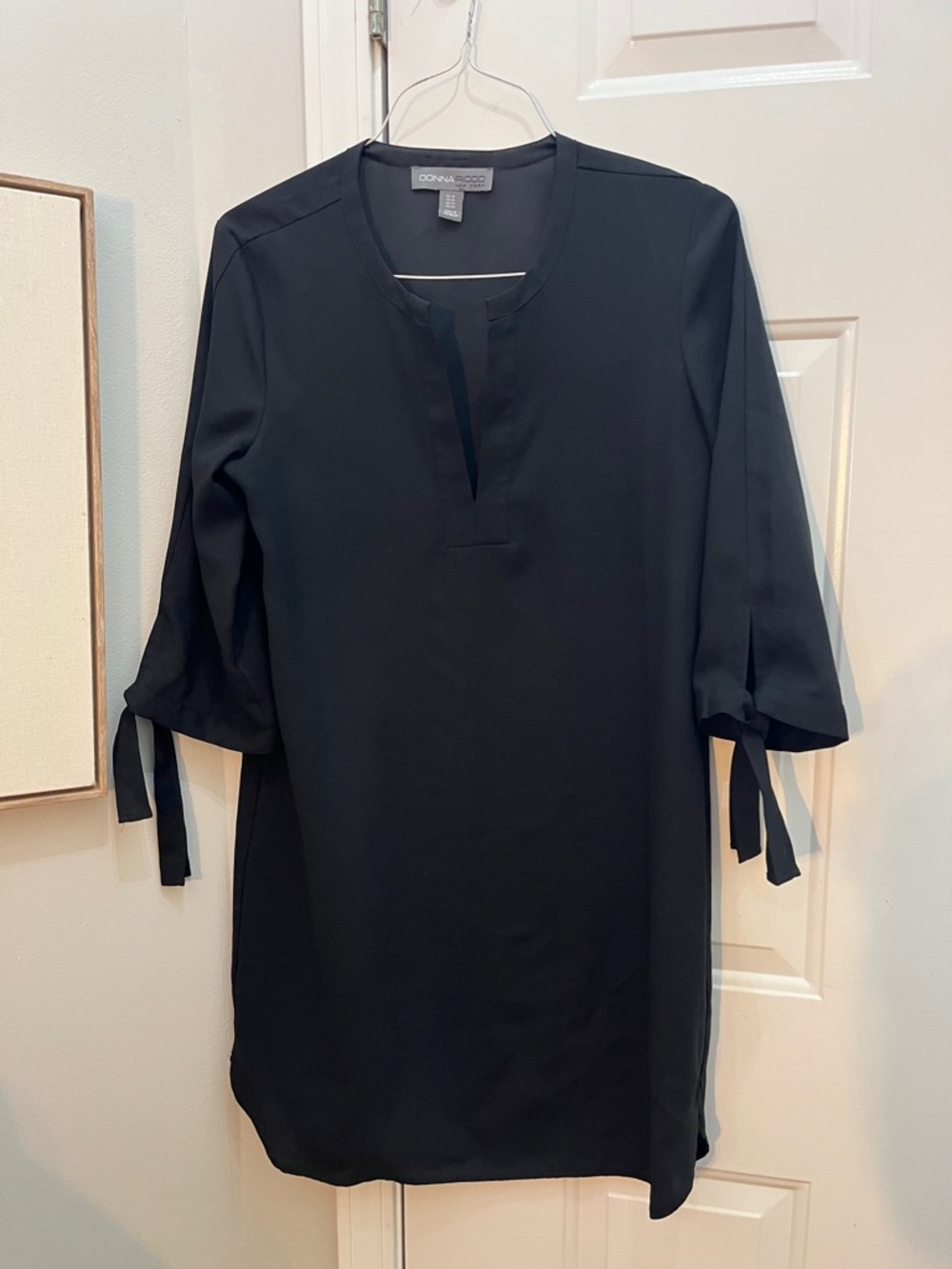 Donna Ricco Black Split-Neck Shift Dress with 3/4 Tie Sleeve Detail